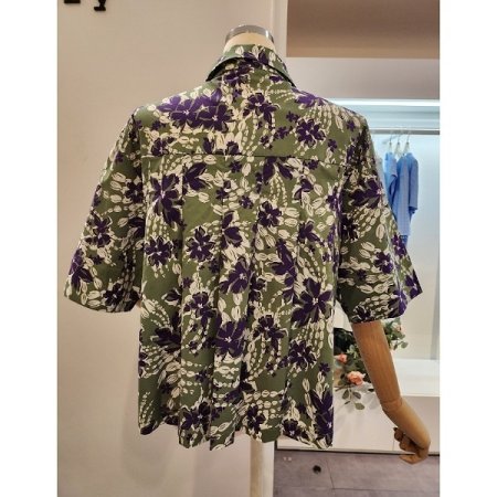 뒷 주름 플라워 카라 셔츠