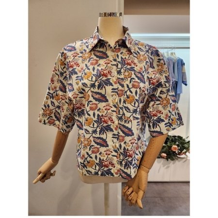 뒷 주름 플라워 카라 셔츠