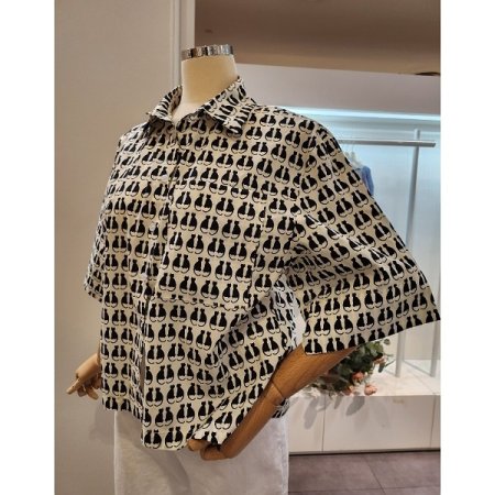 고양이 프린트 뒷주름 셔츠