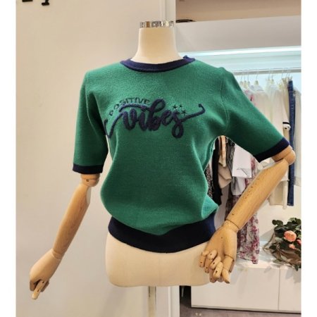 심플 레터링 배색 니트