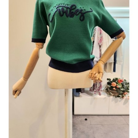 심플 레터링 배색 니트