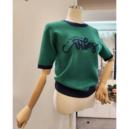 심플 레터링 배색 니트