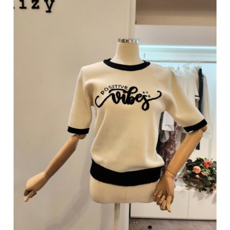 심플 레터링 배색 니트