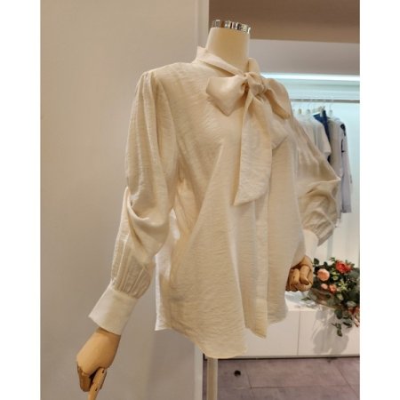 리본 타이 블라우스