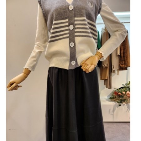 로고 스트라이프 배색 니트 조끼