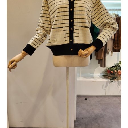 네모 패턴 배색 카라 가디건