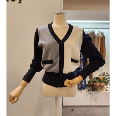 하프 배색 브이넥 가디건