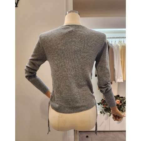 이중 배색 셔링 니트