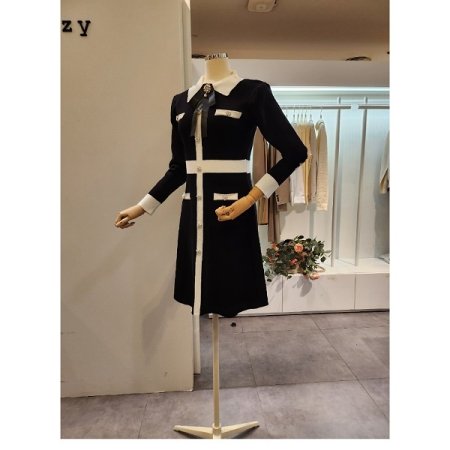 블랙 브로치 니트 원피스