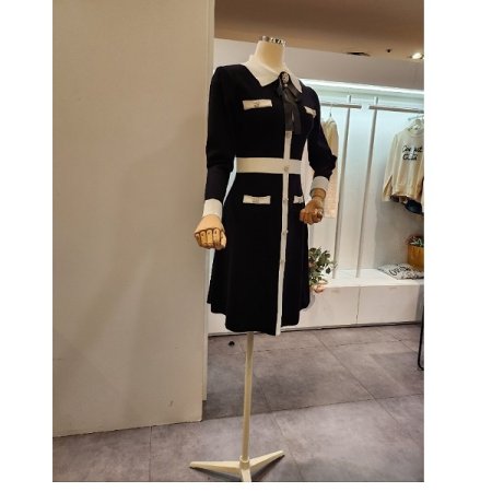 블랙 브로치 니트 원피스