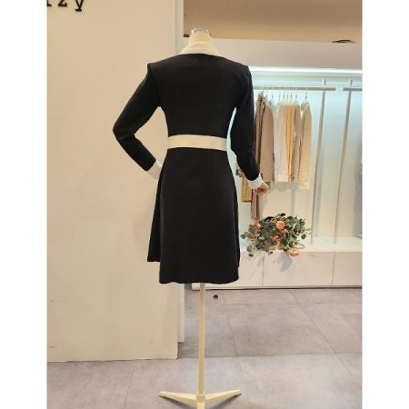 블랙 브로치 니트 원피스