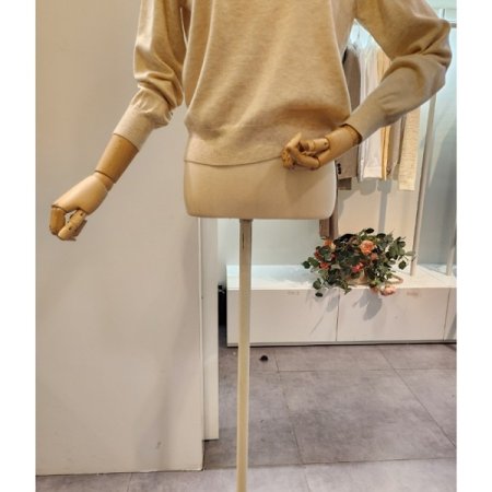 영문 레터링 라운드넥 니트