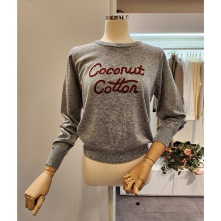 영문 레터링 라운드넥 니트