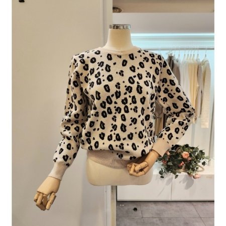 레오파드 라운드넥 니트
