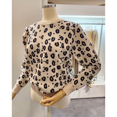 레오파드 라운드넥 니트