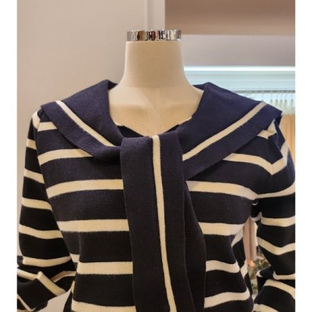 어깨숄 스트라이프 니트