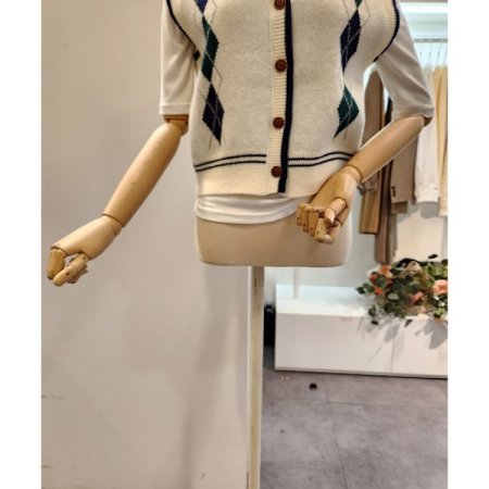 다이아 브이넥 니트 조끼