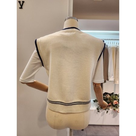 다이아 브이넥 니트 조끼