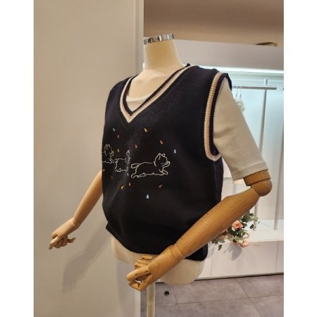 고양이 자수 니트 조끼
