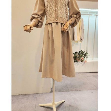 라운드넥 니트배색 원피스