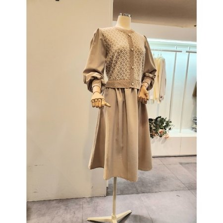 라운드넥 니트배색 원피스