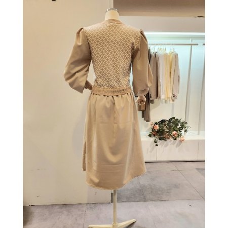 라운드넥 니트배색 원피스