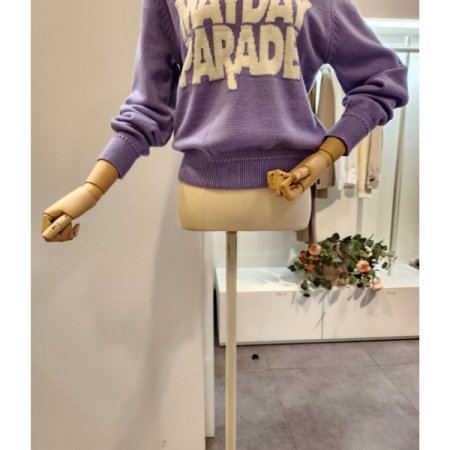 영문 레터링 라운드넥 긴팔 니트