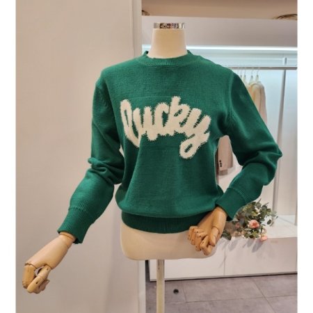 영문 레터링 라운드넥 긴팔 니트