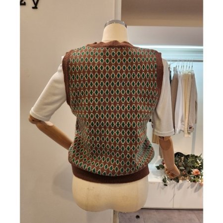 그린 패턴 브이넥 니트 조끼