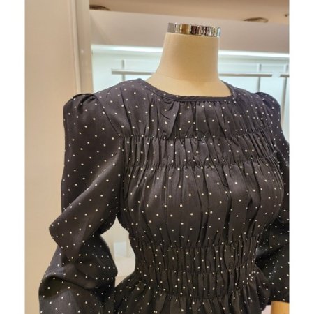 도트 스모크 셔링 블라우스