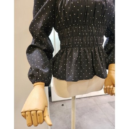 도트 스모크 셔링 블라우스