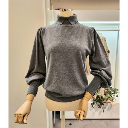 소매버튼 카라 퍼프 니트