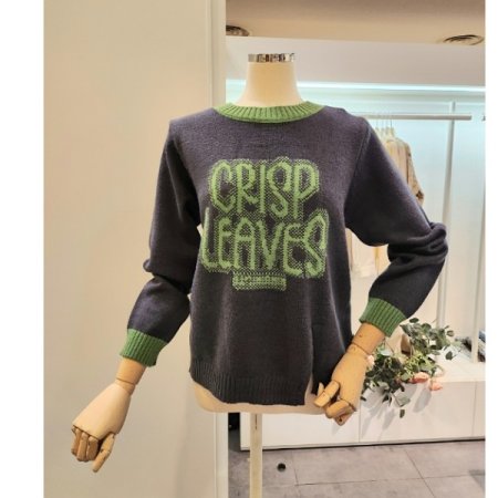 레터링 옆 단추 니트