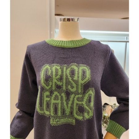 레터링 옆 단추 니트