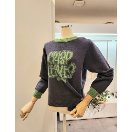 레터링 옆 단추 니트