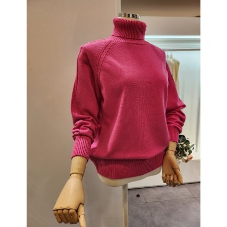 터틀넥 꽈배기짜임 니트