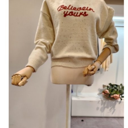 영문 레터링 라운드넥 니트