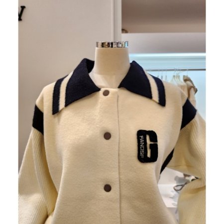 백 레터링 배색 니트자켓