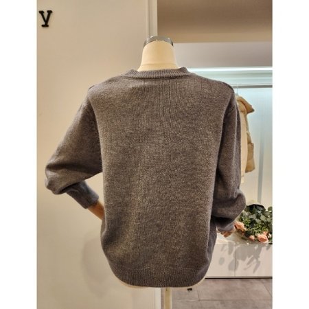 하트 자수 라운드넥 니트