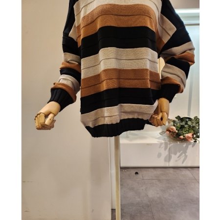 삼색 루즈핏 라운드넥 니트