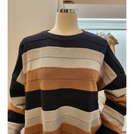 삼색 루즈핏 라운드넥 니트