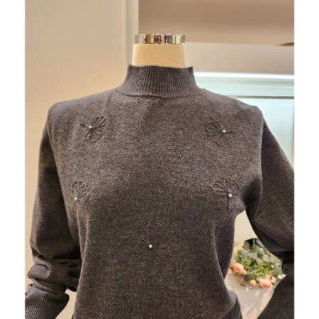 잎 진주장식 반폴라 니트