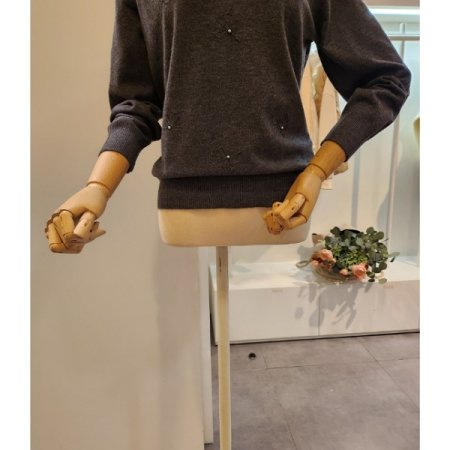 잎 진주장식 반폴라 니트