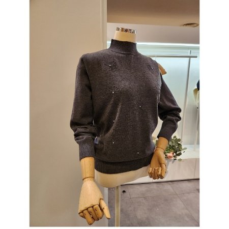 잎 진주장식 반폴라 니트