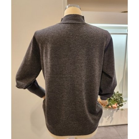 잎 진주장식 반폴라 니트