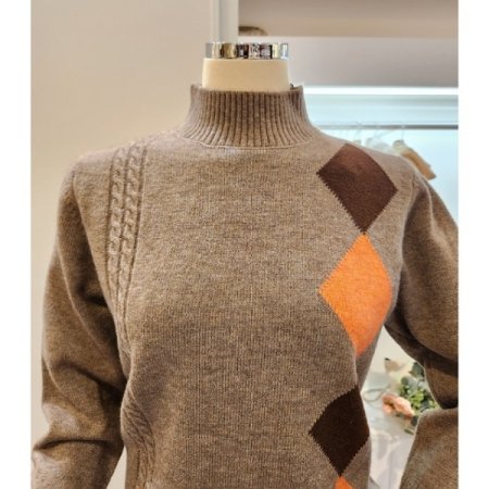 다이아 꽈배기 반폴라 니트