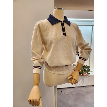 쓰리버튼 카라배색 니트