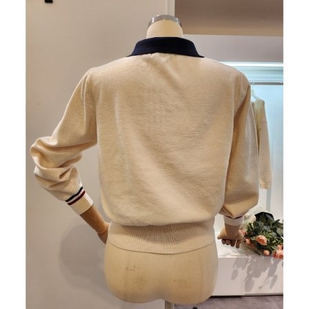 쓰리버튼 카라배색 니트