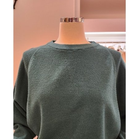 라운드넥 무지 가오리핏 니트