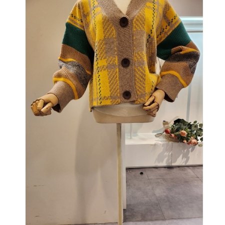 삼색 브이넥 체크 가디건
